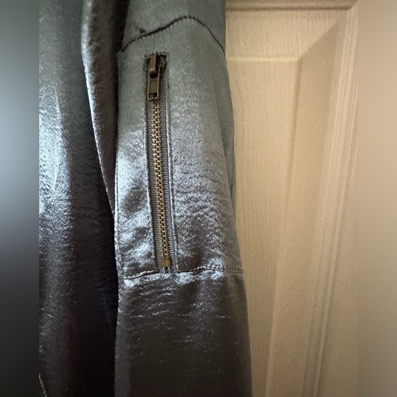 Storee Satin Shimmer Turquoise Bomber Jacket Zip Up NWT - Picture 4 of 10